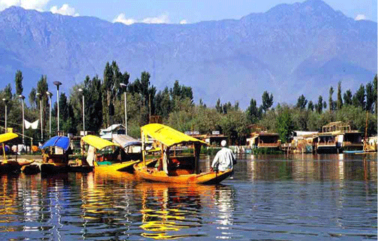  Kashmir Houseboat Tour